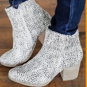 Toms Dotted Ankle Boots - Black and White